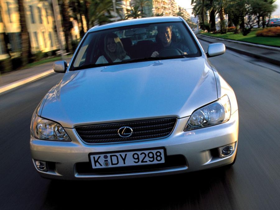  Lexus IS200 1999 года  (WW) (фото 12 из 19)
